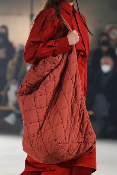Look 50